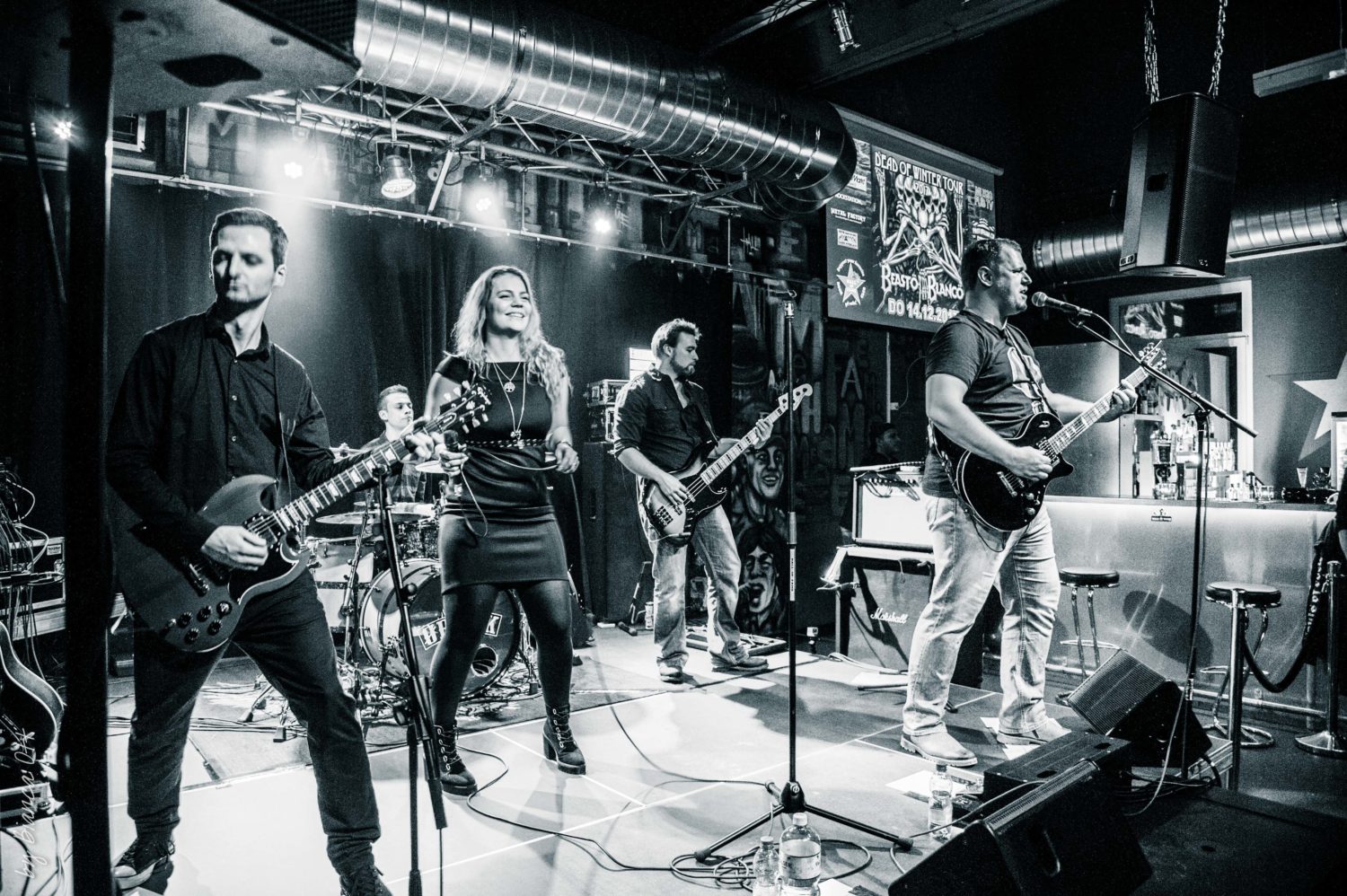 Live Konzert der Coverband Bella and the Awesombleu im Hall of Fame, Wetzikon.