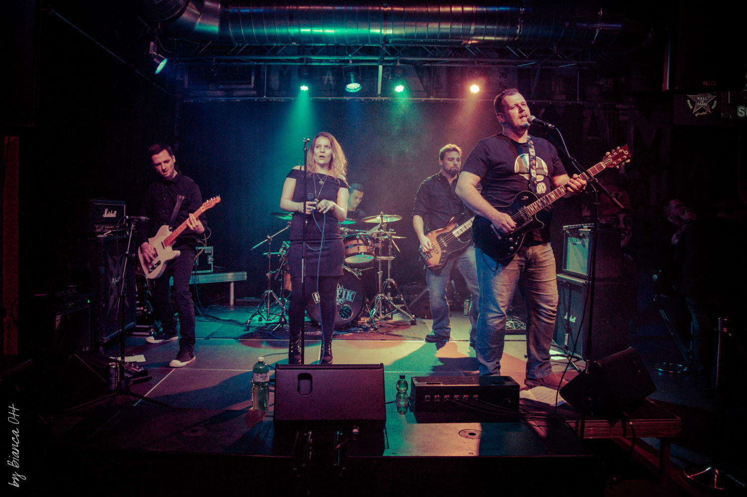 Live Konzert der Coverband Bella and the Awesombleu im Hall of Fame, Wetzikon.